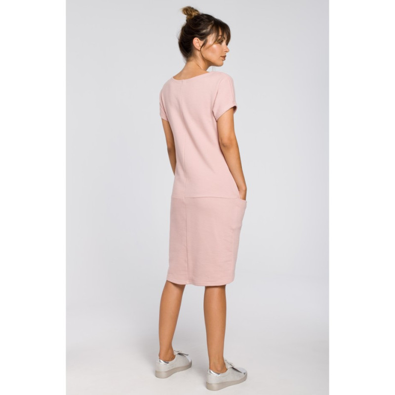 B050 Luźna sukienka midi z kieszeniami - pudrowa