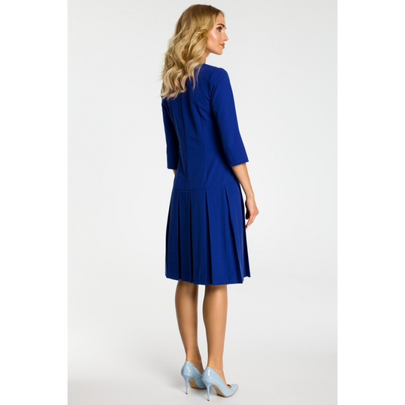 M336 Sukienka z obniżoną talią i kontrafałdami - chabrowa