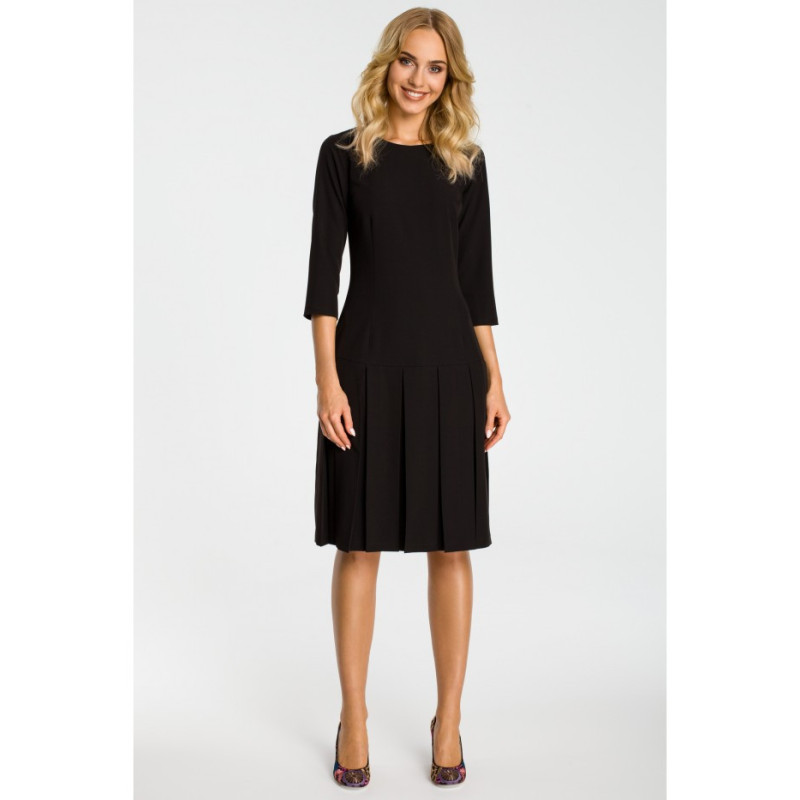 M336 Sukienka z obniżoną talią i kontrafałdami - czarna