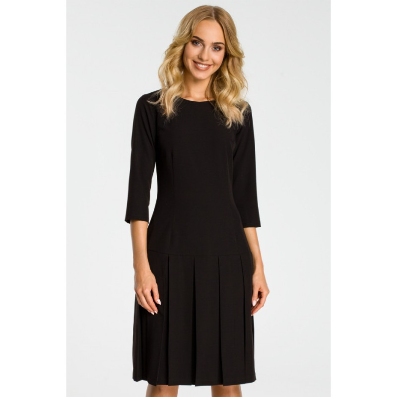 M336 Sukienka z obniżoną talią i kontrafałdami - czarna