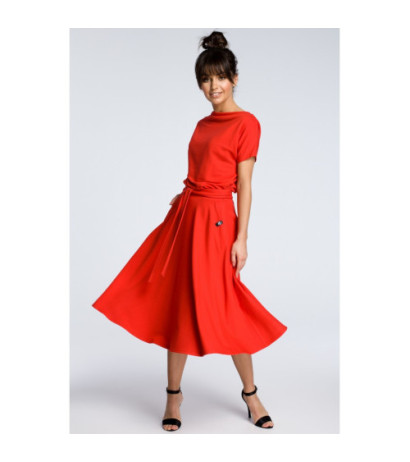 B067 Sukienka midi z rozkloszowanym dołem - czerwona