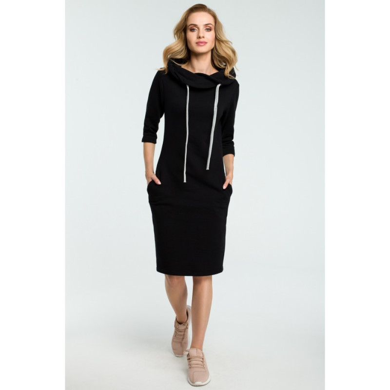 M391 Prosta sukienka dresowa z kołnierzem - czarna