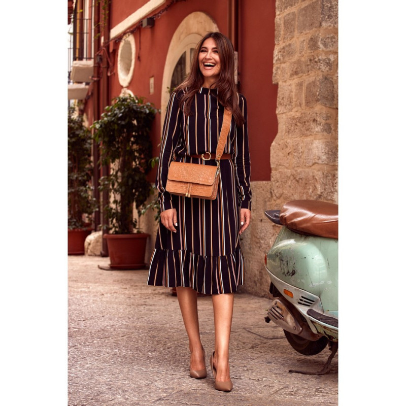 S182 Odcinana sukienka w prążek z paskiem - model 1