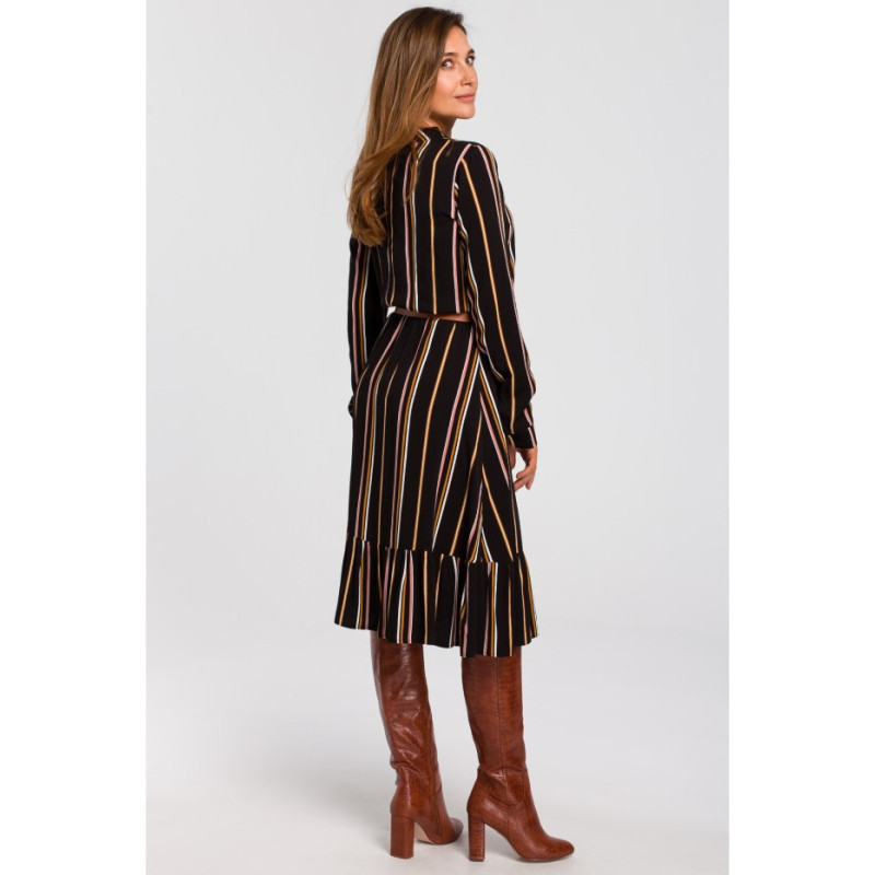 S182 Odcinana sukienka w prążek z paskiem - model 1