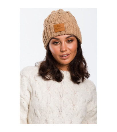 BK043 Czapka ze splotem warkoczowym - karmelowa