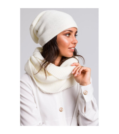 BK044 Czapka smerfetka - ecru