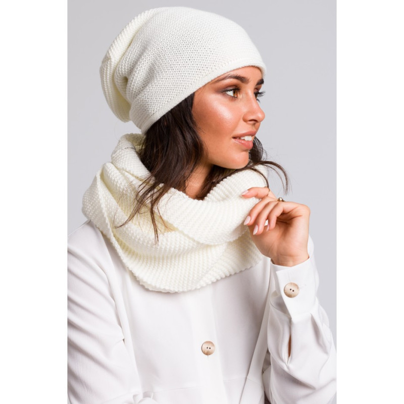 BK044 Czapka smerfetka - ecru