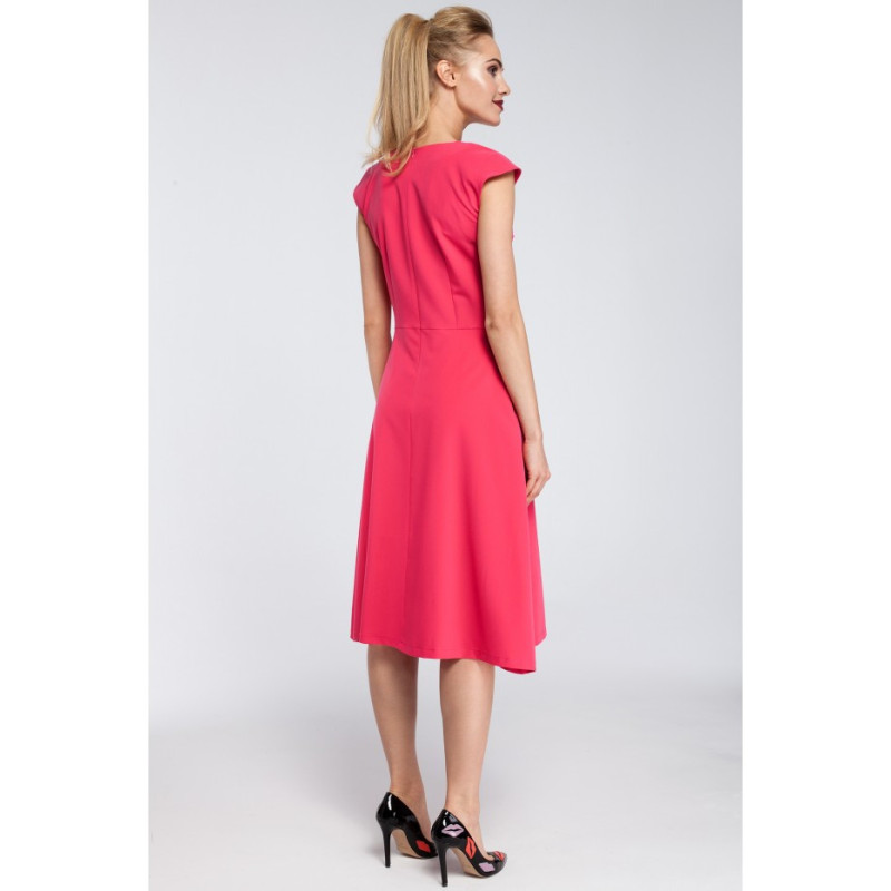 M296 Dopasowana sukienka kontrafałda - różowa
