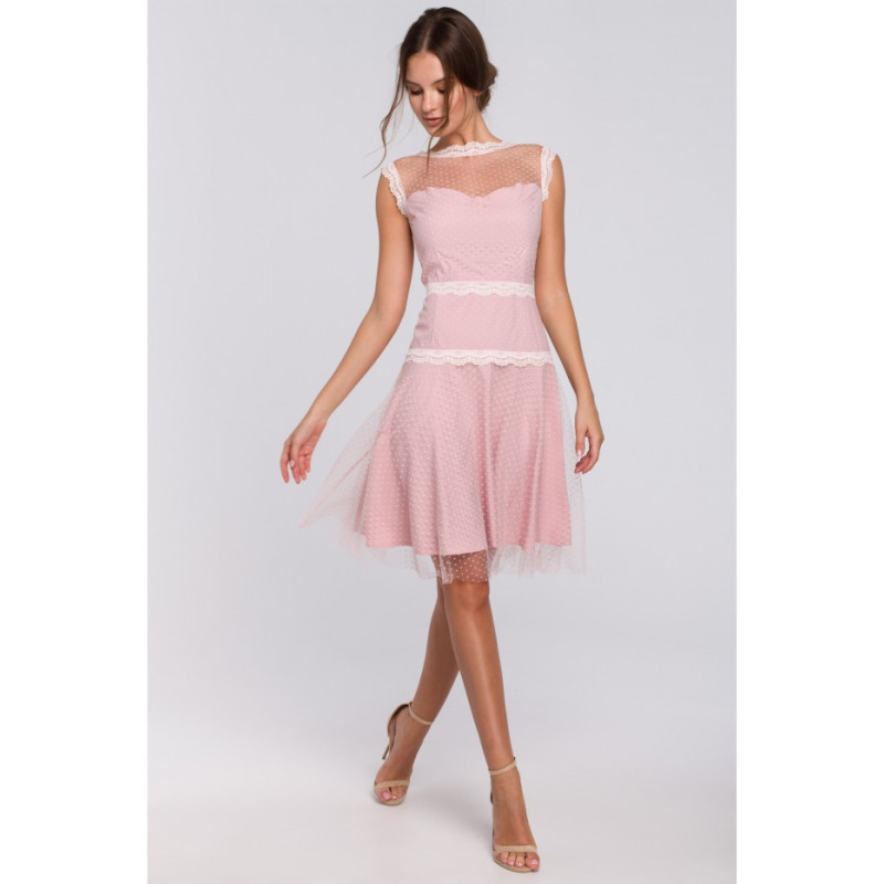 K030 Rozkloszowana sukienka w groszki - pudrowa