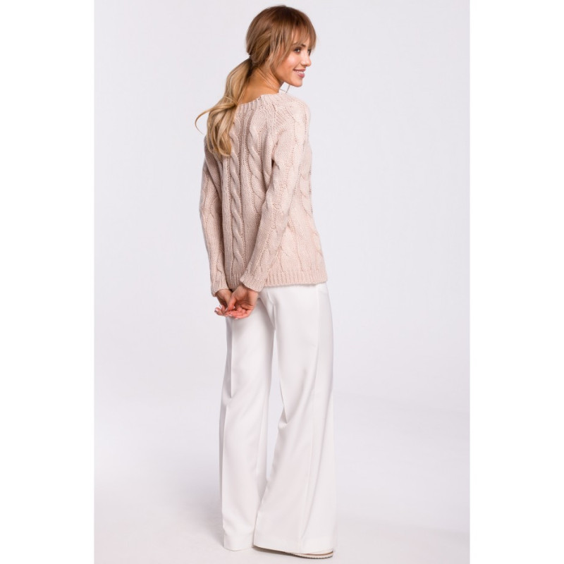 M511 Sweter z splotem typu warkocz i dekoltem w łódkę - pudrowy