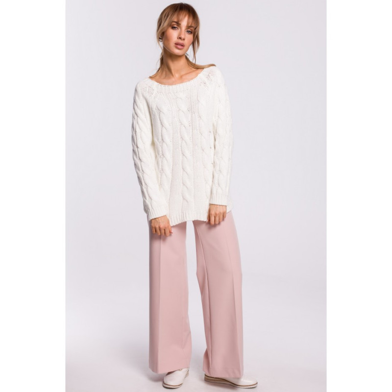 M511 Sweter z splotem typu warkocz i dekoltem w łódkę - ecru