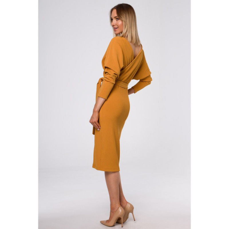 M523 Sukienka z kopertową górą i paskiem - musztardowa