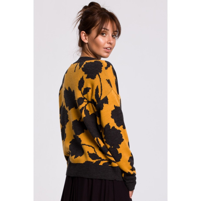 BK056 Sweter w kwiaty - model 3