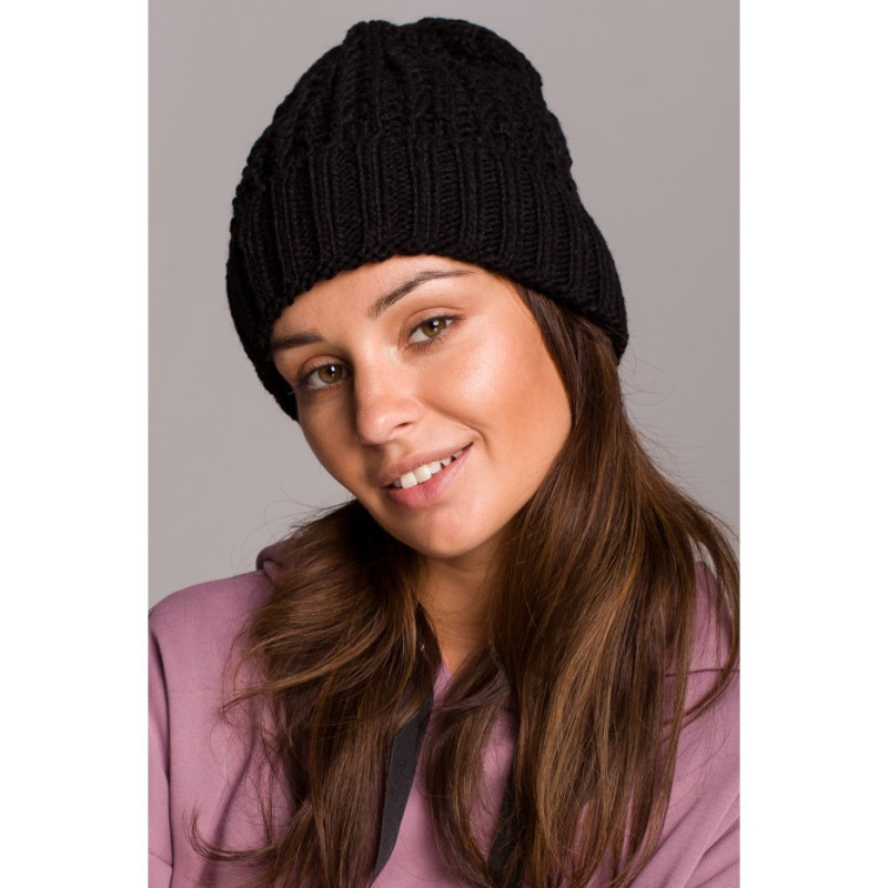 BK057 Czapka splot warkocz z wywinięciem - czarna