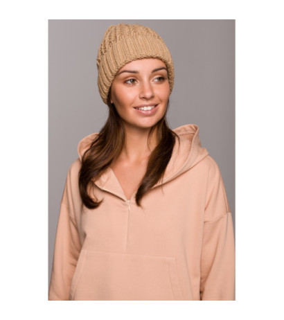 BK057 Czapka splot warkocz z wywinięciem - kamelowa