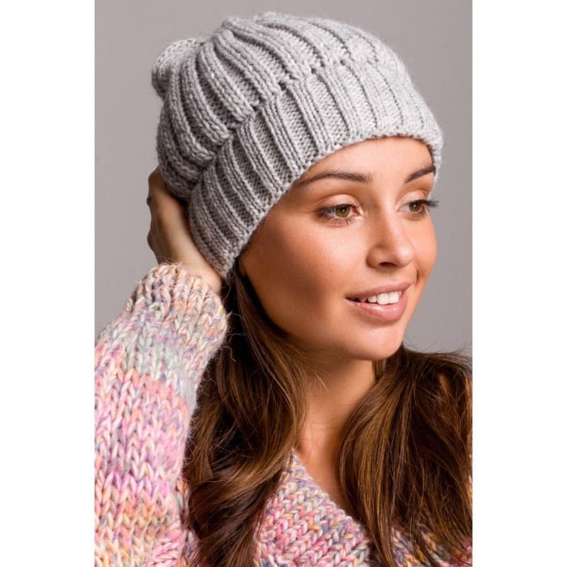 BK058 Czapka splot łańcuszek z wywinięciem - szara