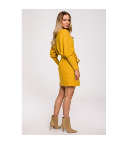 M631 Sukienka swetrowa kopertowa z wiązaniem - miodowa