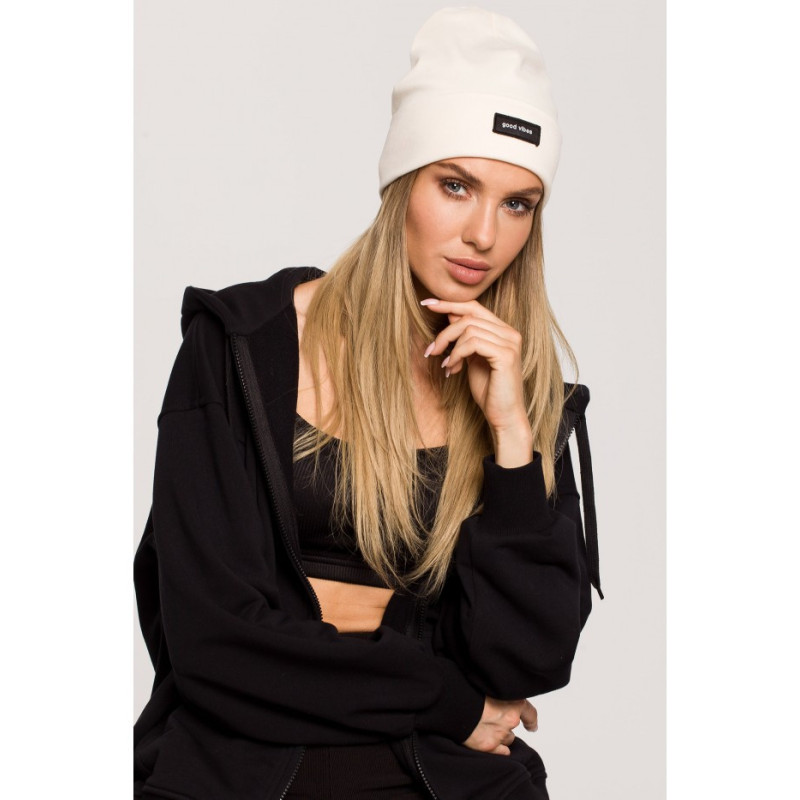 M624 Czapka beanie - śmietankowa