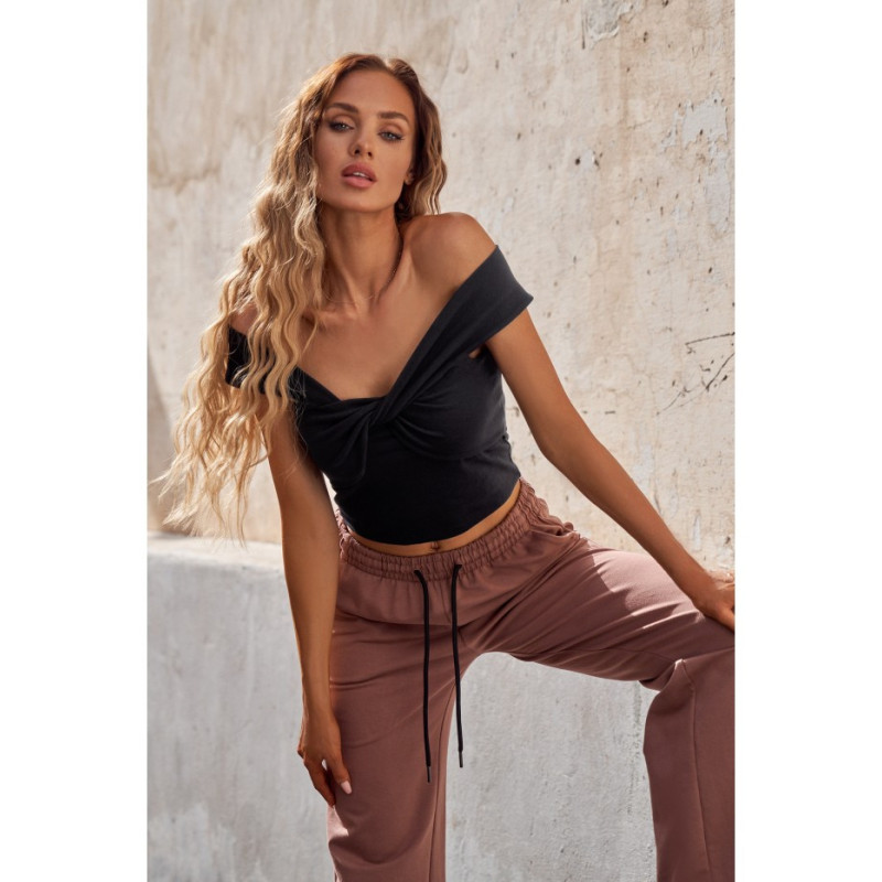 M680 Top z przeplotem w dekolcie - czarny