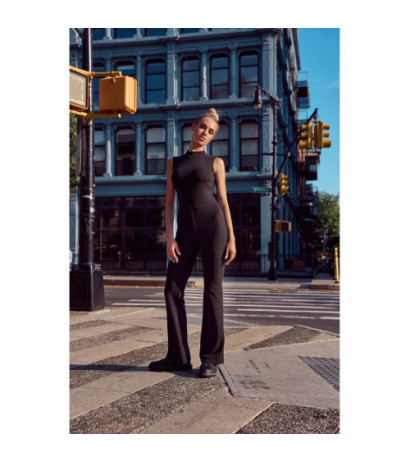 M704 Elastyczne spodnie z poszerzonymi nogawkami - czarne