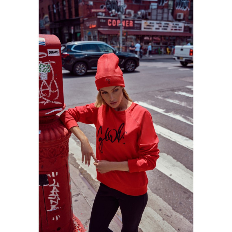 M709 Czapka beanie z haftem MOE GIRL - czerwona