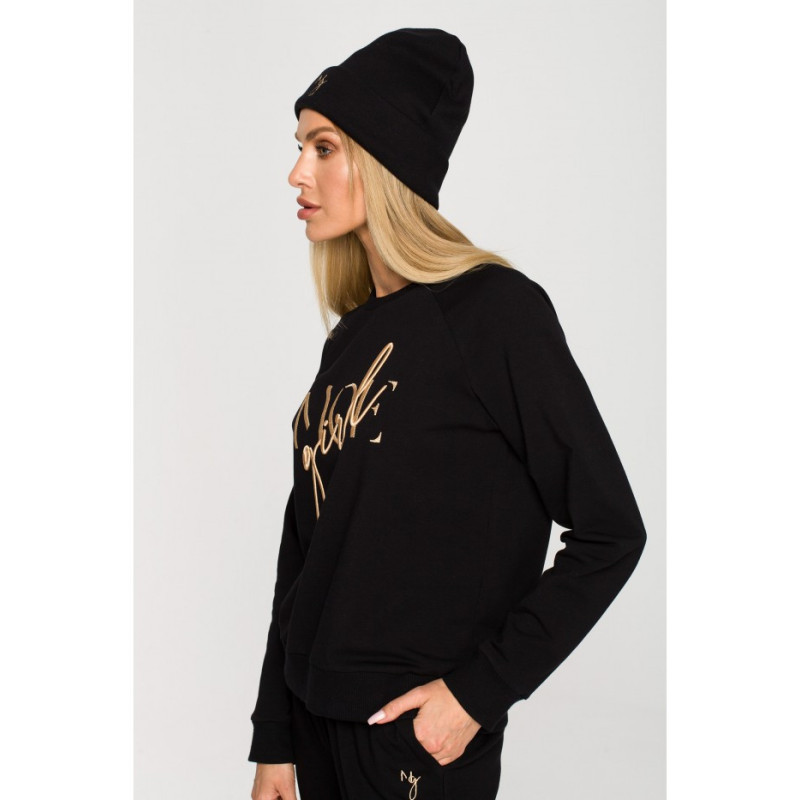 M709 Czapka beanie z haftem MOE GIRL - czarna