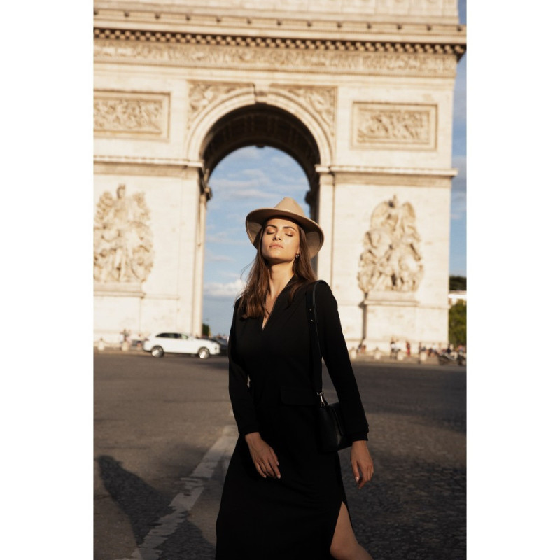 B242 Sukienka maxi z dekoltem dekoracyjnym - czarna