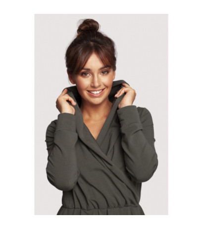 B245 Sukienka rozkloszowana z kapturem - militarna zieleń