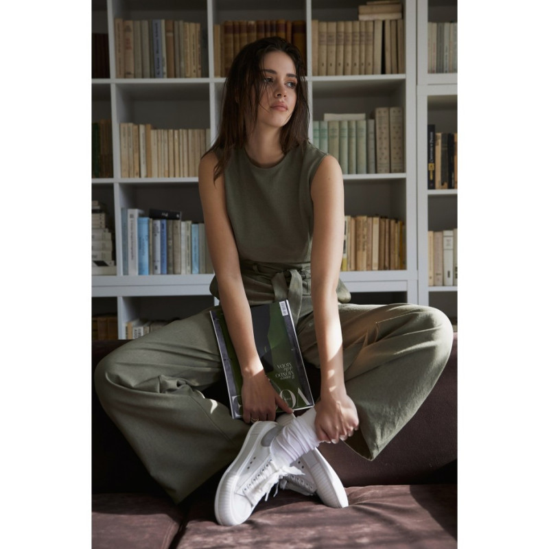 B256 Kombinezon z naszytymi kieszeniami i paskiem - oliwkowy