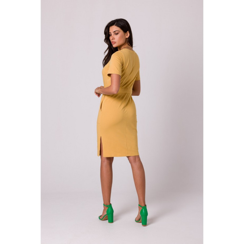 B263 Sukienka bawełniana z naszytymi kieszeniami - miodowa