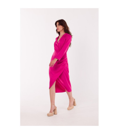 K172 Sukienka z kopertowym dekoltem i kołnierzykiem - różowa