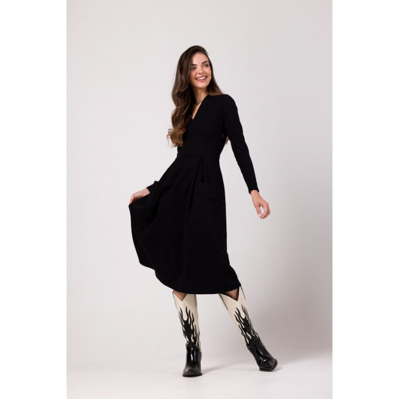 B266 Sukienka rozkloszowana z naszytymi kieszeniami - czarna