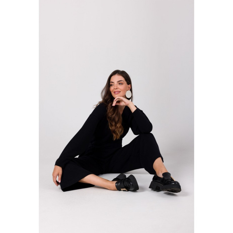 B272 Kombinezon z dekoltem - czarny