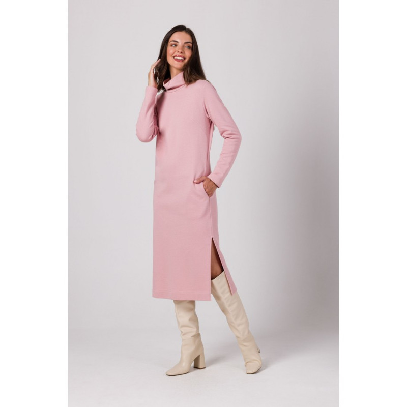 B274 Sukienka z półgolfem - pudrowa