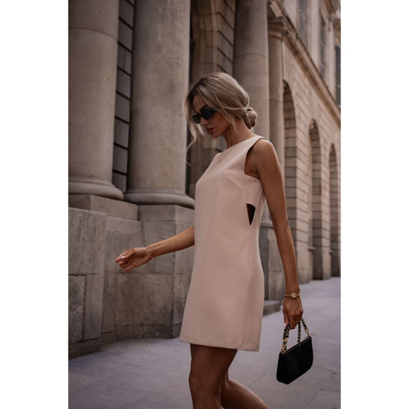 M778 Sukienka bez rękawów z wycięciami na bokach - beżowa