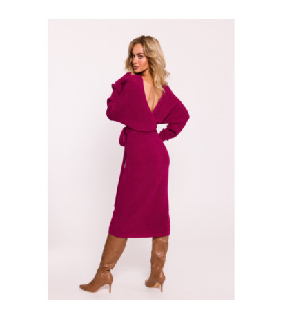 M810 Sukienka swetrowa z dekoltem kopertowym i paskiem - różowa