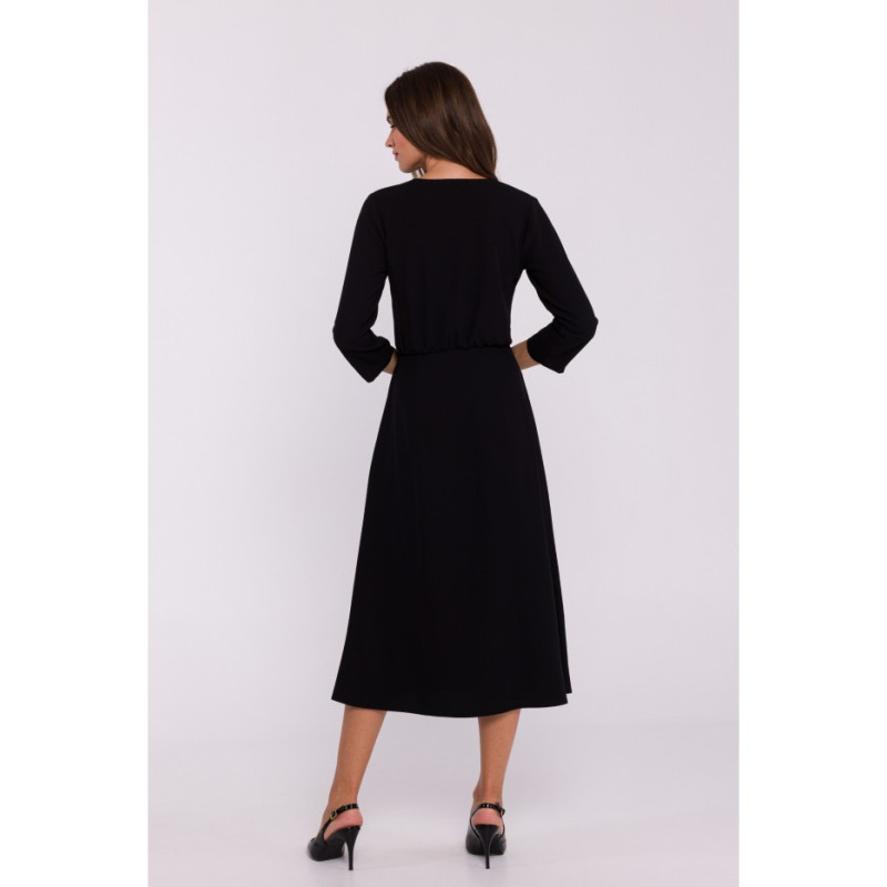 S385 Rozkloszowana sukienka z kopertowym dekoltem - czarna