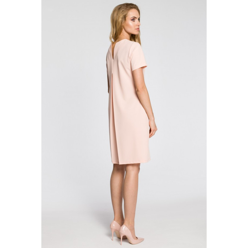 M309 Sukienka trapezowa z kontrafałdą na plecach - pudrowa