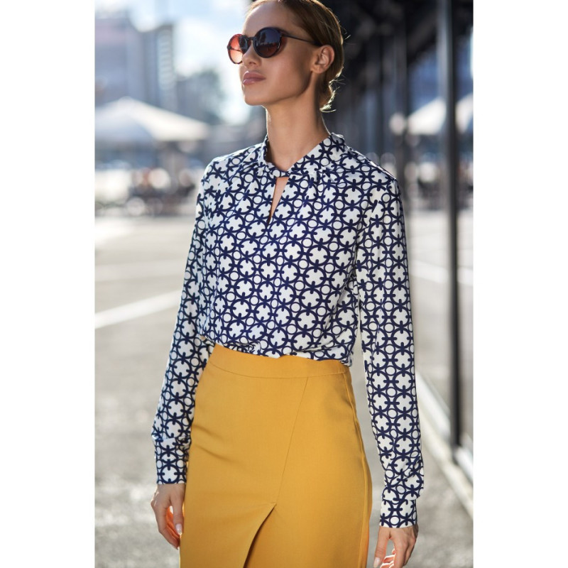 S125 Kobieca bluzka z nadrukiem - model 1