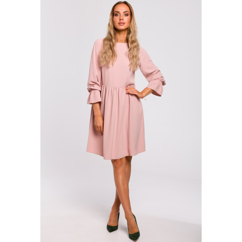 M465 Sukienka z rękawami i falbanką - pudrowa