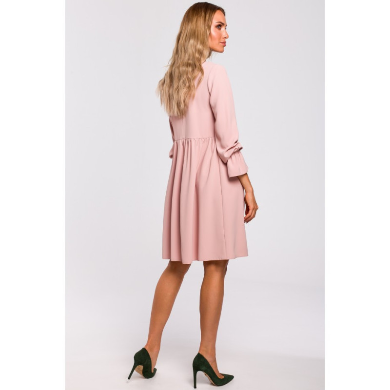 M465 Sukienka z rękawami i falbanką - pudrowa