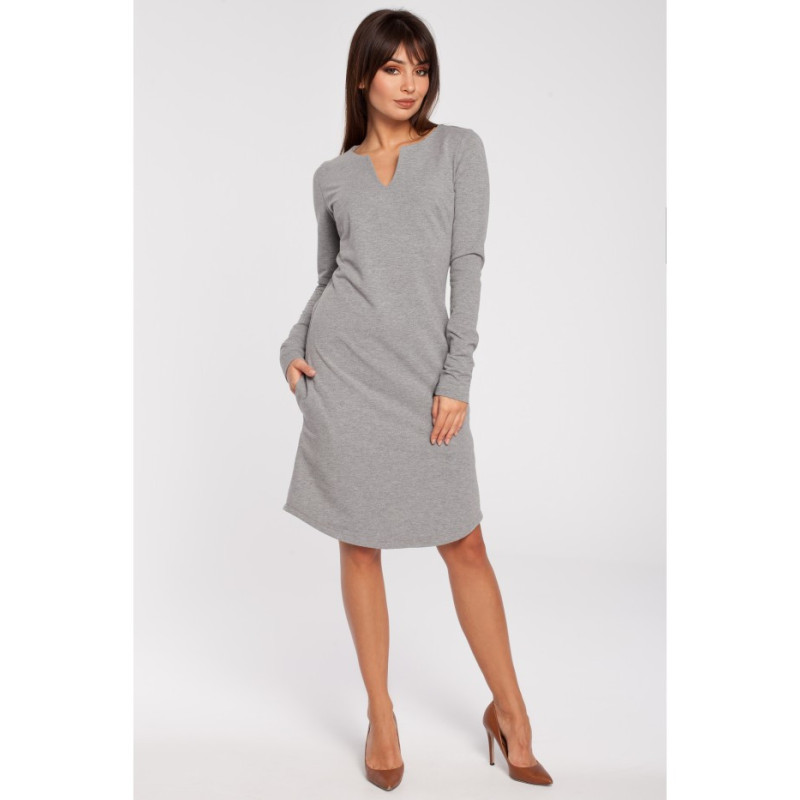 B017 Klasyczna sukienka z rozcięciem na dekolcie - szara