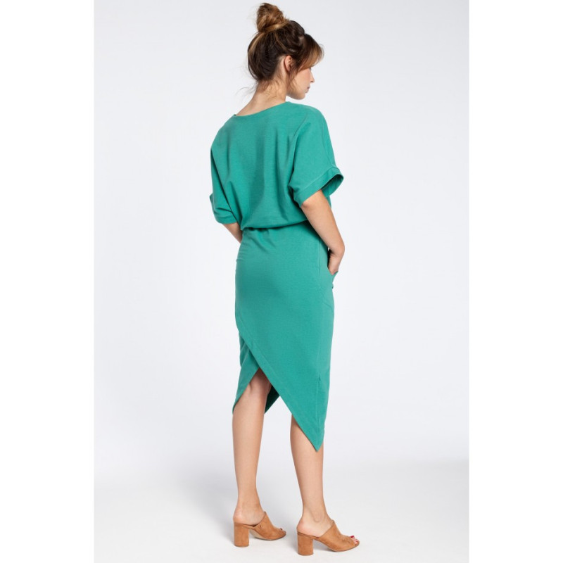 B029 Nowoczesna sukienka z zakładką - zielona