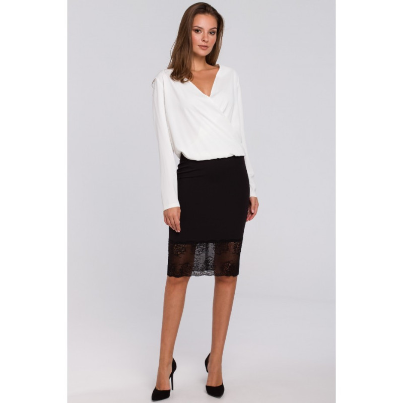 K020 Spódniczka z koronką u dołu - czarna