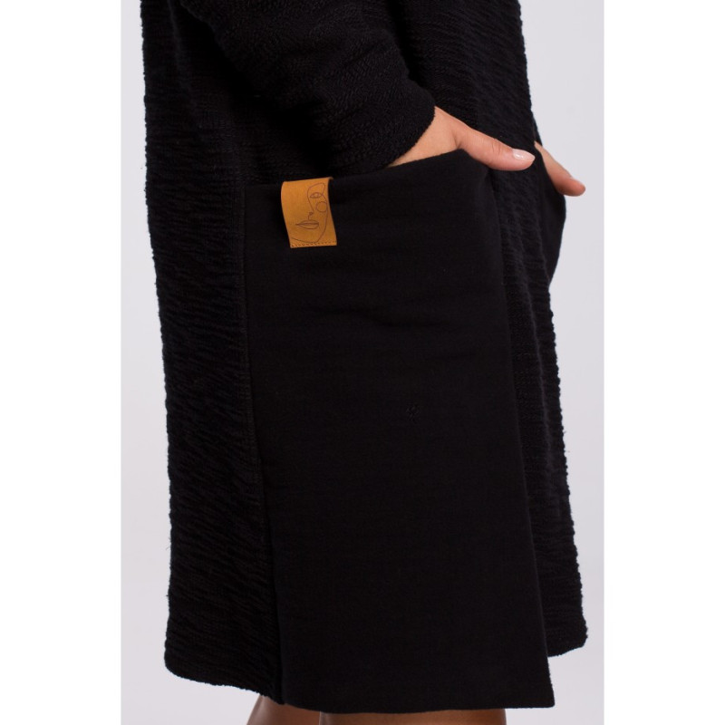 B177 Prosta sukienka z wysokim kołnierzem - czarna