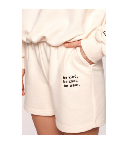 B186 Szorty dresowe z haftem - waniliowe