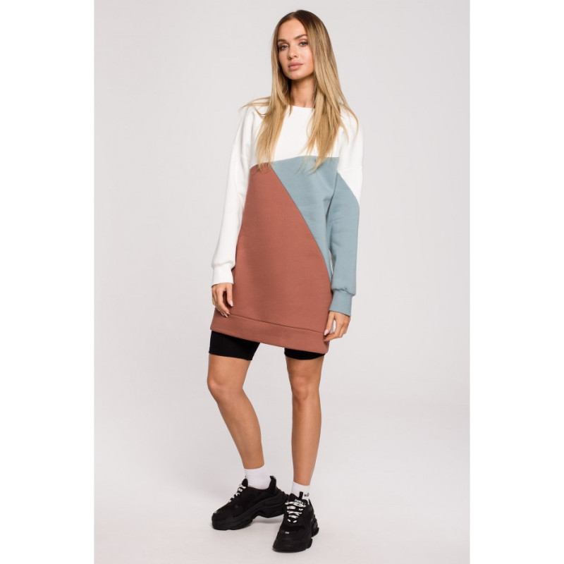 M618 Sukienka trójkolorowa - model 4