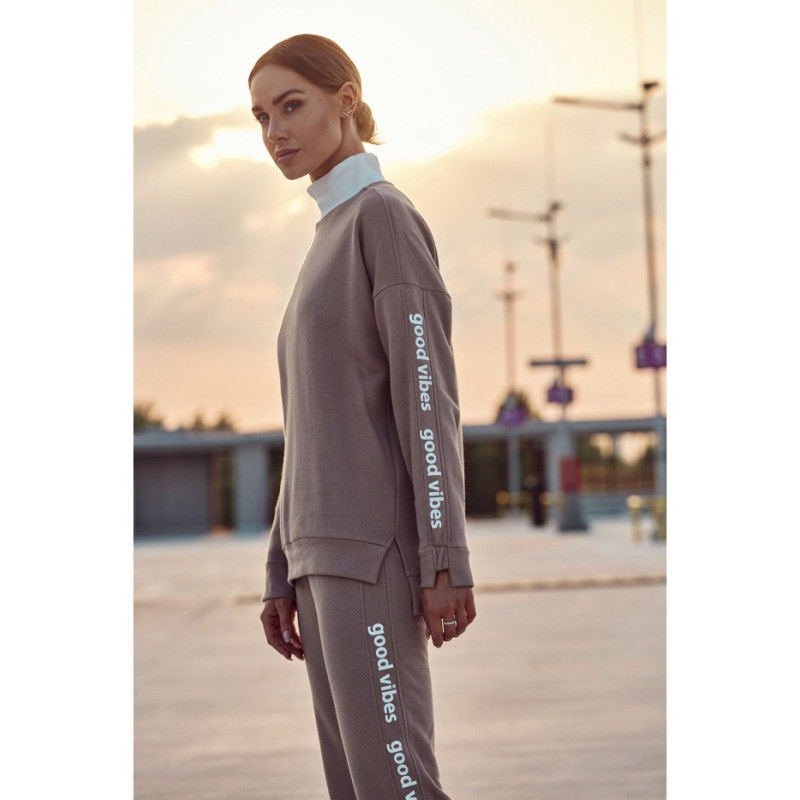 M620 Bluza z logo GOOD VIBES - cappuccino