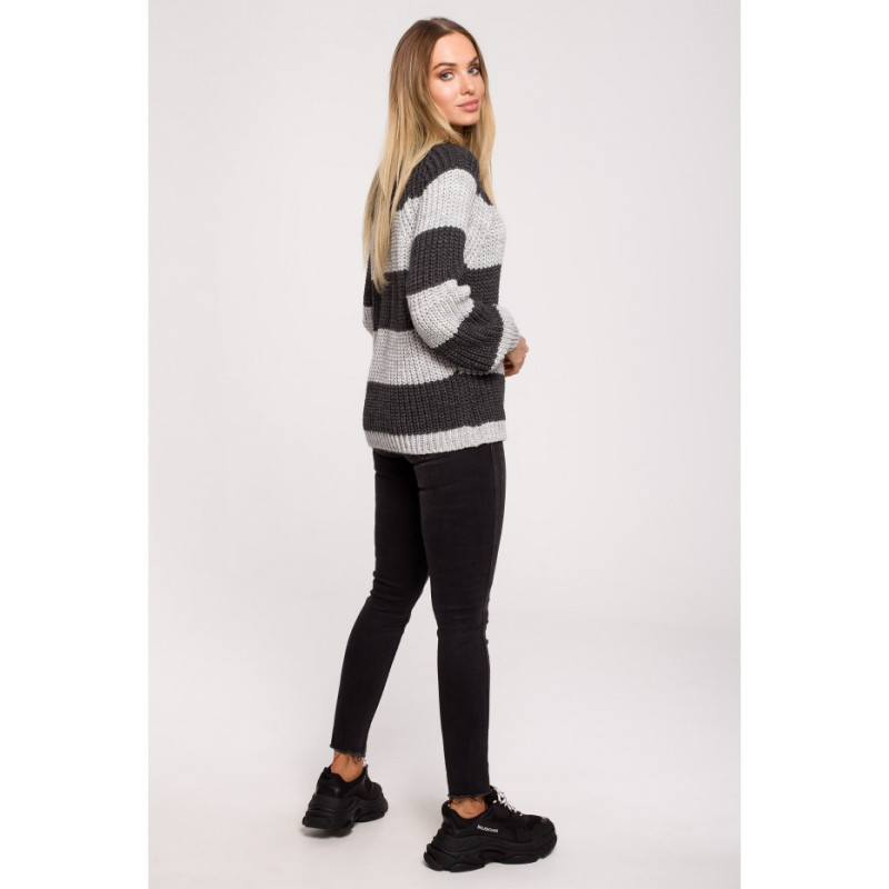 M632 Sweter w pasy - model 1