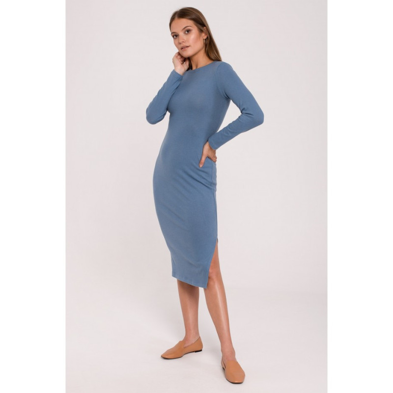 K110 Sukienka sweterkowa z przeplotem na plecach - niebieska
